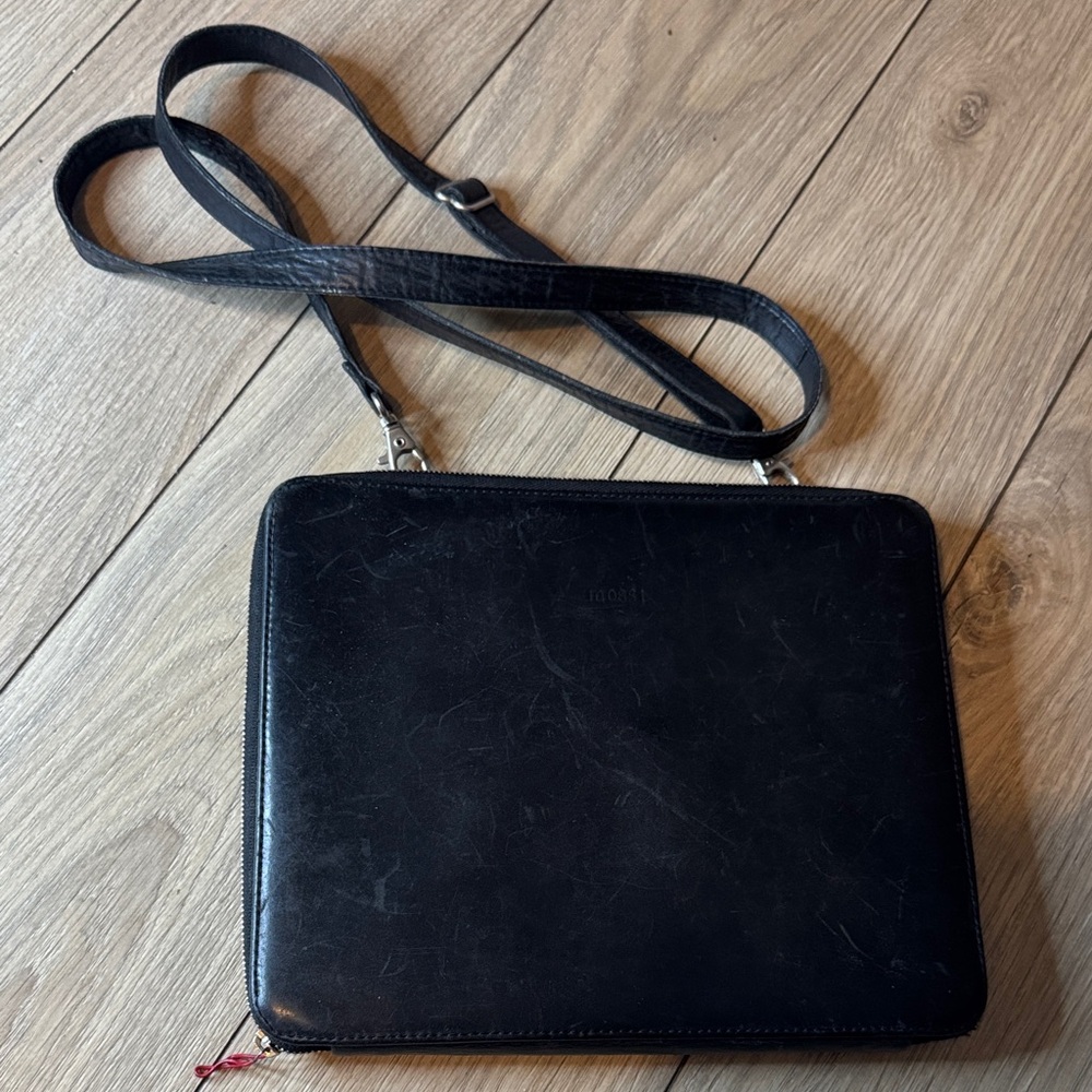 M0851 Leather Zip Organizer Clutch/crossbody